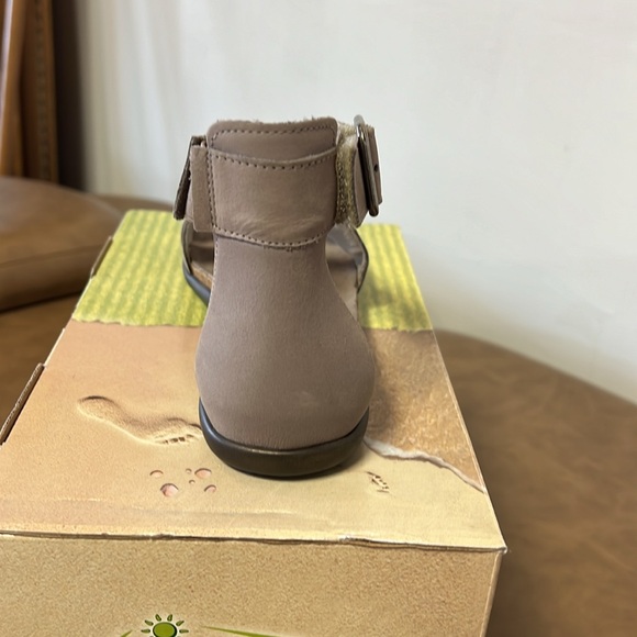 NAOT Rianna high top leather sandal . New in box. Cork and leather footbed - Picture 4 of 5